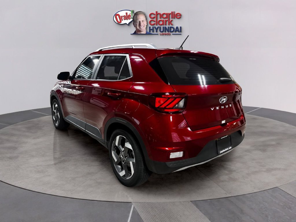 Used 2024 Hyundai Venue SEL FWD image 3