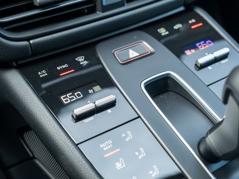 Certified 2026 Porsche Macan AWD/4WD image 26