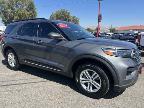 Used 2023 Ford Explorer XLT AWD/4WD image 4