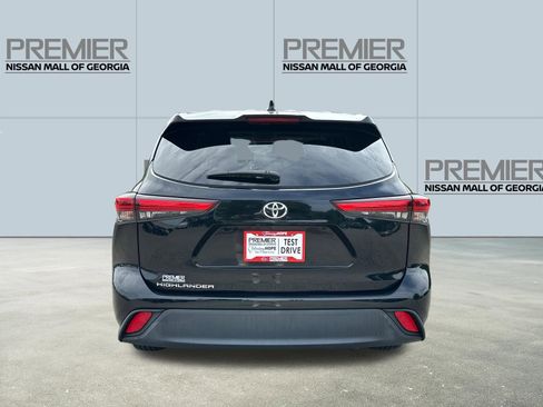 Used 2021 Toyota Highlander L FWD image 5