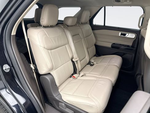 Used 2020 Ford Explorer Platinum w/ Premium Technology Package AWD/4WD image 18