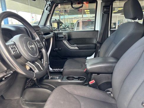 Used 2018 Jeep Wrangler Unlimited Sport w/ Connectivity Group image 10