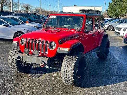 Used 2019 Jeep Wrangler Unlimited Sahara w/ Uconnect 4C Nav & Sound Group image 4