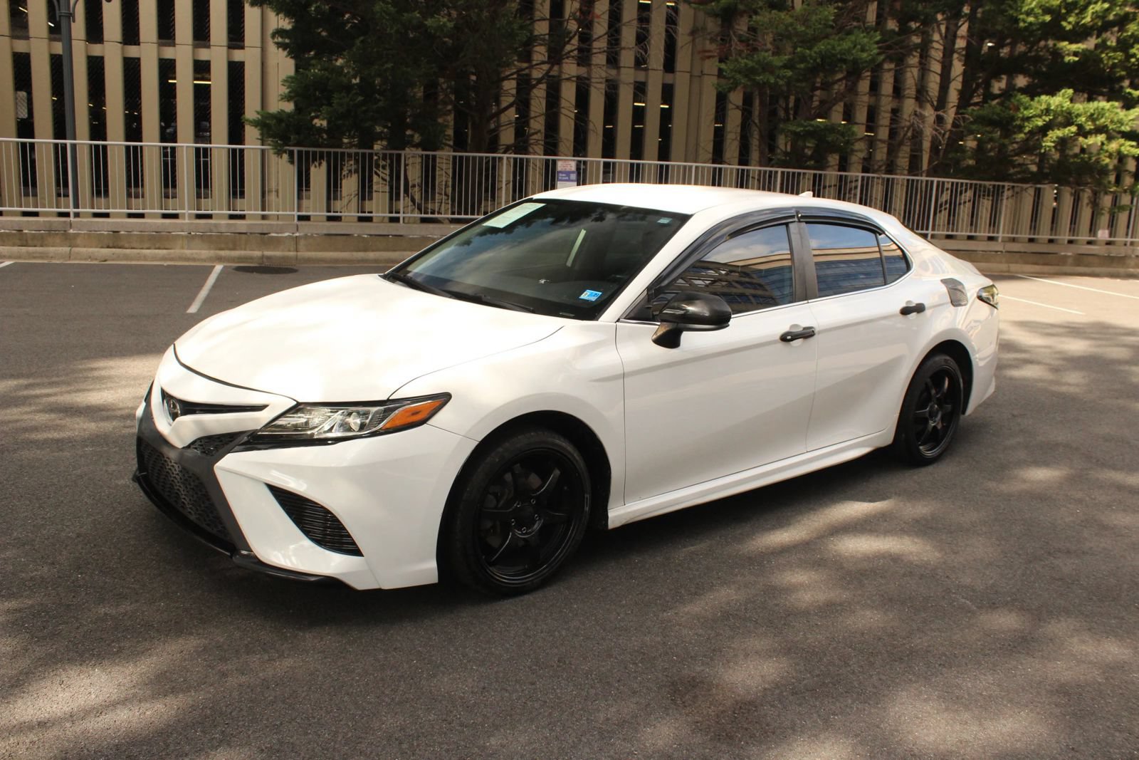 Used 2019 Toyota Camry SE FWD image 12