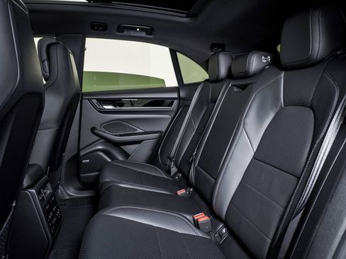 New 2026 Porsche Macan 4 Electric AWD/4WD image 17