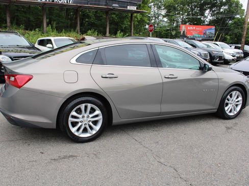 Used 2017 Chevrolet Malibu LT w/ Leather Package FWD image 7