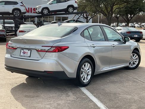 Used 2025 Toyota Camry LE image 5