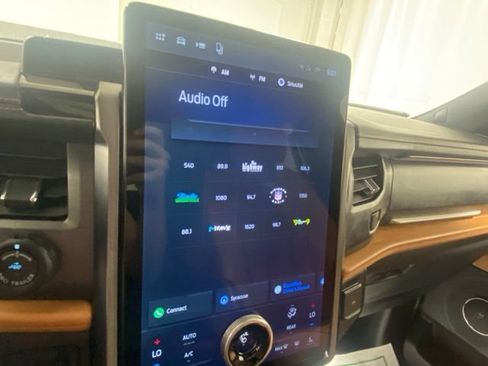 Used 2023 Ford Expedition Platinum AWD/4WD image 21