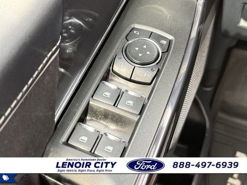 Used 2025 Ford F150 Lightning Platinum image 18
