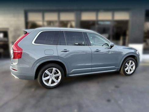Used 2021 Volvo XC90 T6 Momentum image 5