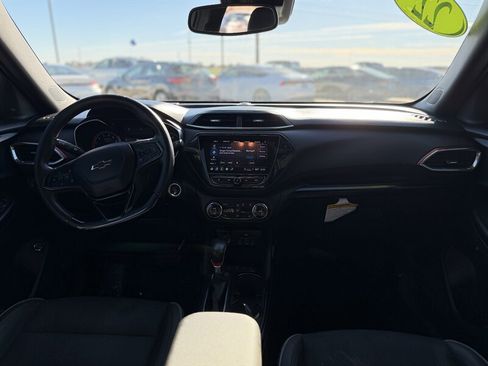 Used 2022 Chevrolet TrailBlazer RS w/ Sun and Liftgate Package image 2