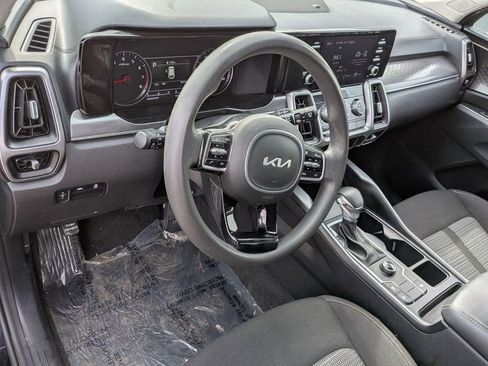 Used 2023 Kia Sorento LX AWD/4WD image 9