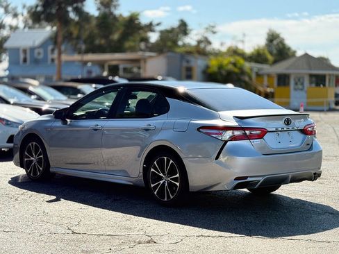 Used 2018 Toyota Camry SE image 5