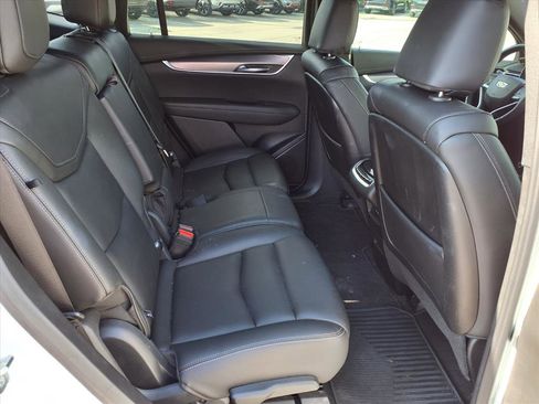 Certified 2024 Cadillac XT6 Luxury image 10