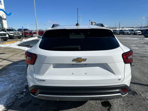 Used 2025 Chevrolet Trax LT image 7