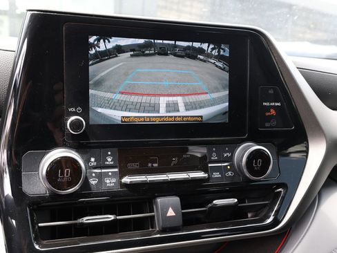 Used 2023 Toyota Highlander LE FWD image 28