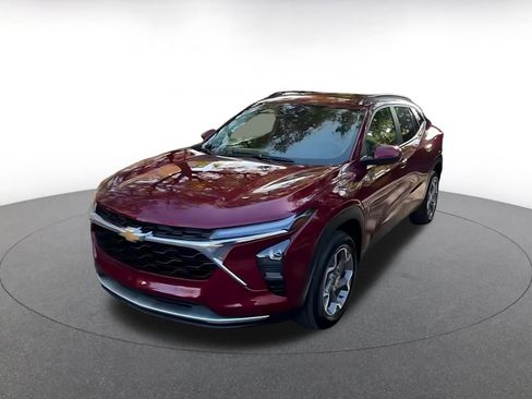 Used 2025 Chevrolet Trax LT image 7