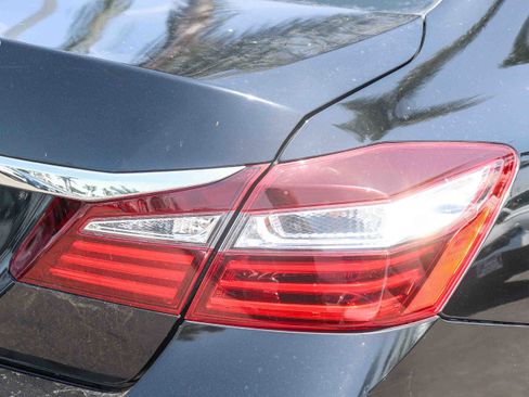 Used 2016 Honda Accord EX image 9