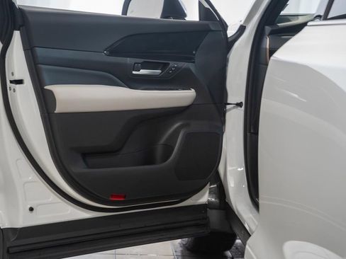 Used 2025 Toyota Grand Highlander AWD Hybrid image 44