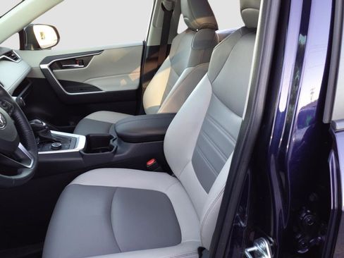 Used 2022 Toyota RAV4 XLE Premium image 15