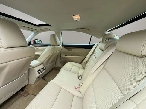 Used 2014 Lexus ES 300h w/ Premium Package w/Bamboo Trim FWD image 13