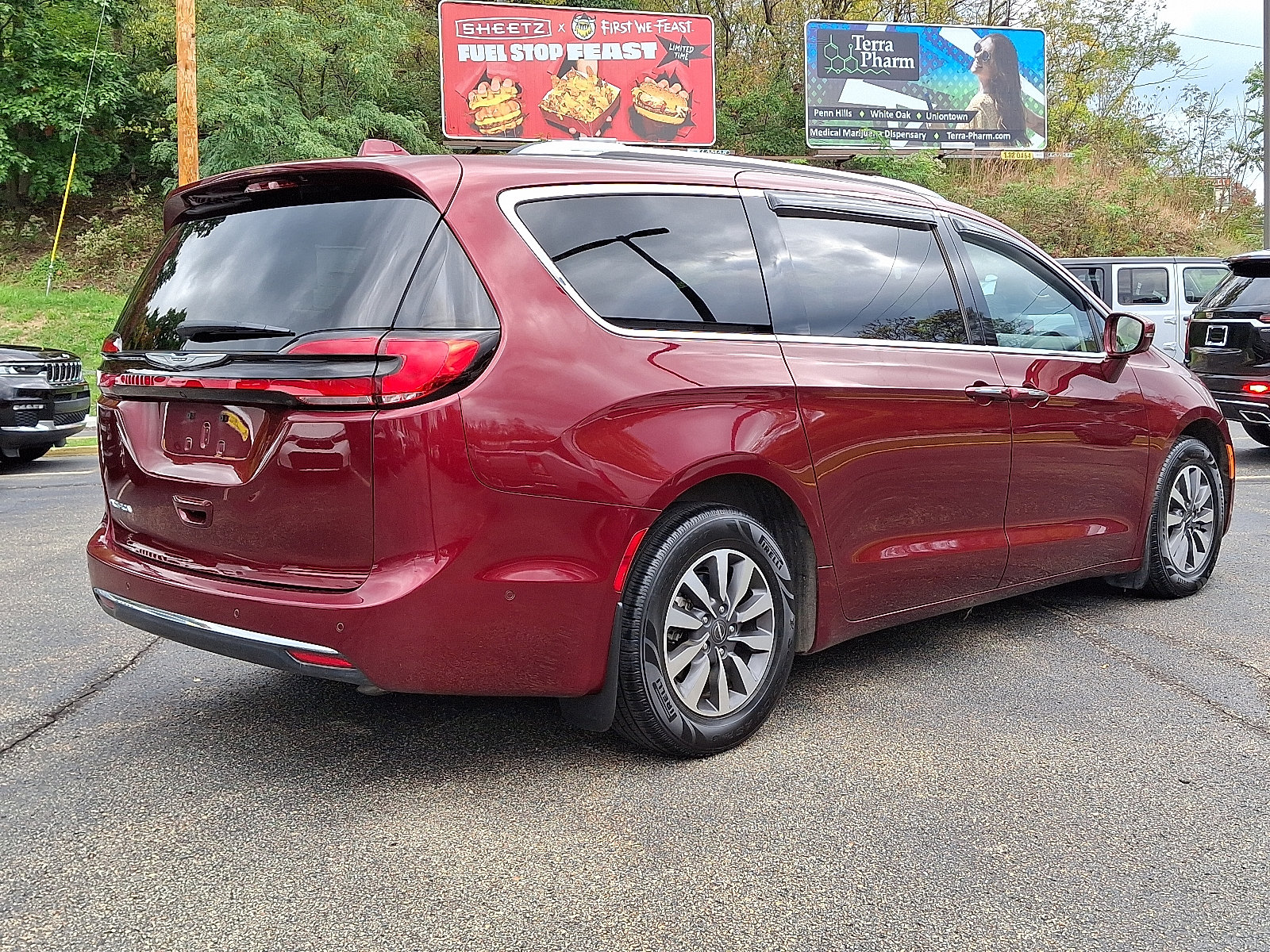 Certified 2021 Chrysler Pacifica Touring-L w/ Premium & Safety Sphere Group FWD image 4
