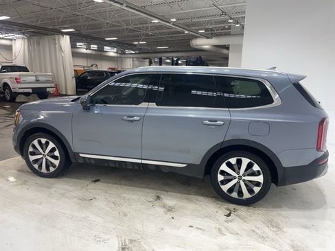 Used 2022 Kia Telluride EX w/ EX Premium Package image 8