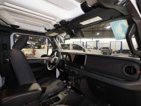 Used 2024 Jeep Wrangler Unlimited Rubicon image 27