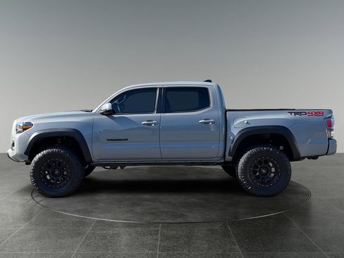 Used 2021 Toyota Tacoma TRD Off-Road w/ Technology Package AWD/4WD image 5