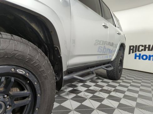 Used 2015 Toyota 4Runner SR5 image 32