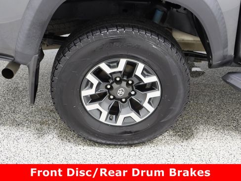 Used 2017 Toyota Tacoma TRD Off-Road image 6