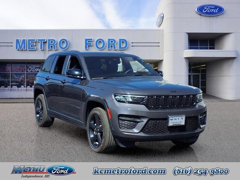 Used 2023 Jeep Grand Cherokee Altitude AWD/4WD image 1