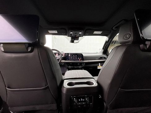 New 2025 Chevrolet Suburban High Country image 28