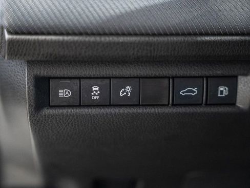 Used 2025 Toyota Camry SE image 41