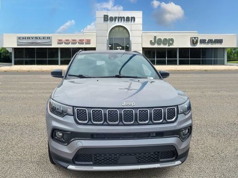 Used 2024 Jeep Compass Limited AWD/4WD image 2