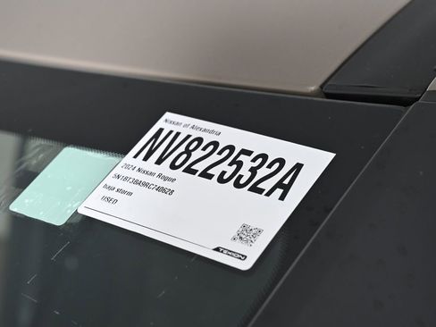 Used 2024 Nissan Rogue SV FWD image 32