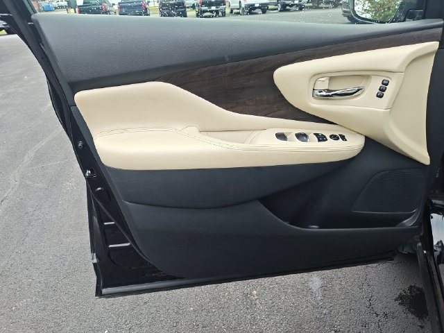 Certified 2024 Nissan Murano Platinum w/ Cargo Package AWD/4WD image 12