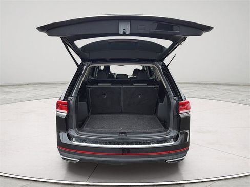 Used 2024 Volkswagen Atlas SE image 12