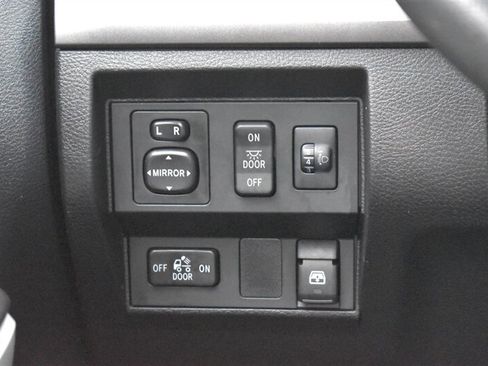 Used 2015 Toyota Tundra SR5 w/ TRD Off Road Package AWD/4WD image 17
