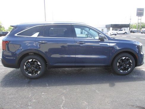 New 2025 Kia Sorento S w/ Panoramic Sunroof Package image 2