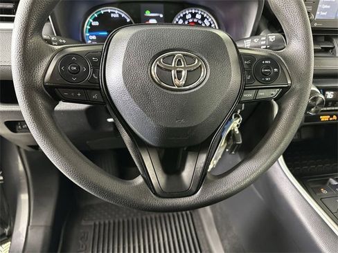 Used 2021 Toyota RAV4 LE image 11
