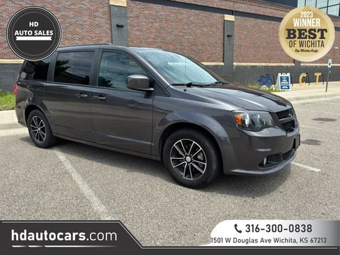 Used 2018 Dodge Grand Caravan SXT w/ Blacktop Package FWD image 1