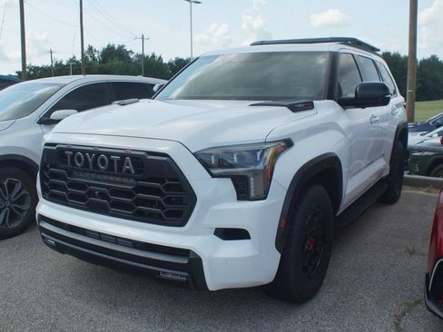 Used 2025 Toyota Sequoia TRD Pro AWD/4WD image 5