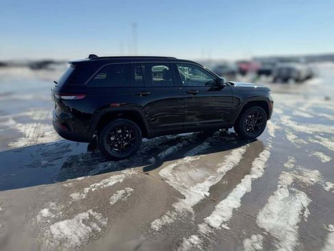 New 2026 Jeep Grand Cherokee Altitude image 13