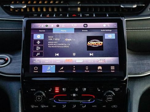 Certified 2024 Jeep Grand Cherokee L Limited w/ Luxury Tech Group II image 17