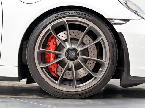 Used 2018 Porsche 911 GT3 RWD image 22