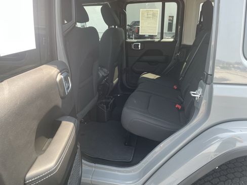 Used 2021 Jeep Wrangler Unlimited Sahara AWD/4WD image 26