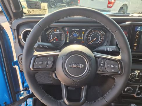 New 2025 Jeep Gladiator High Tide image 12