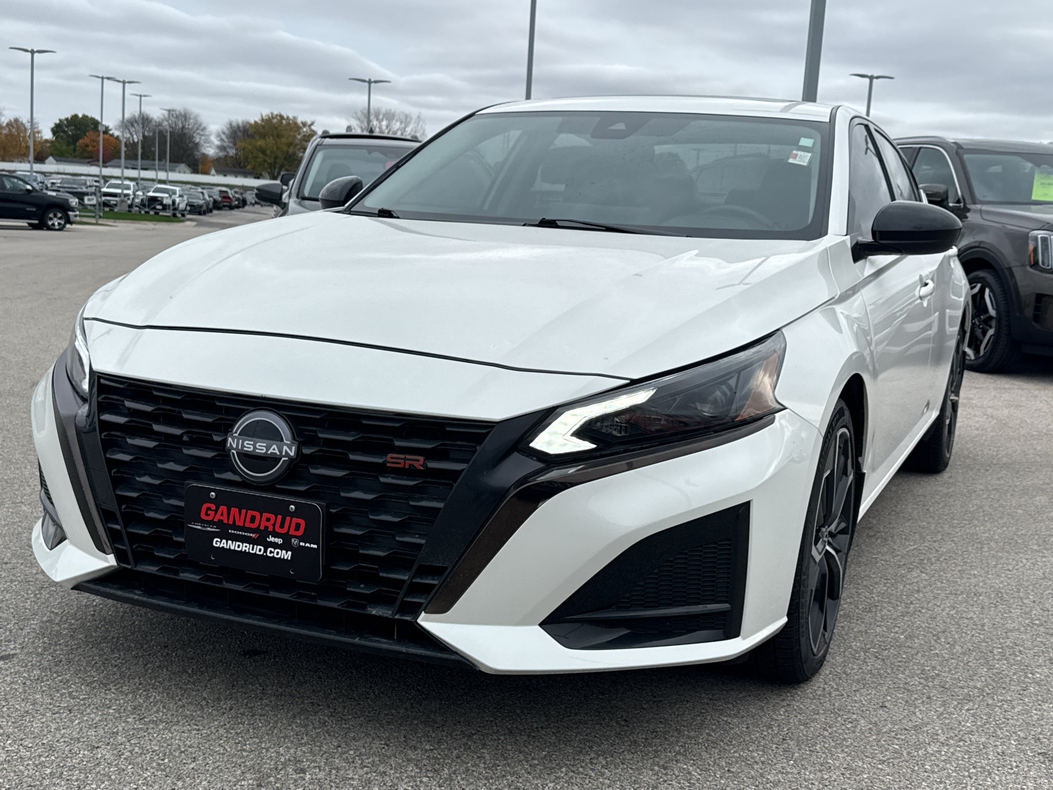 Used 2024 Nissan Altima 2.5 SR w/ SR Premium Package AWD/4WD image 2