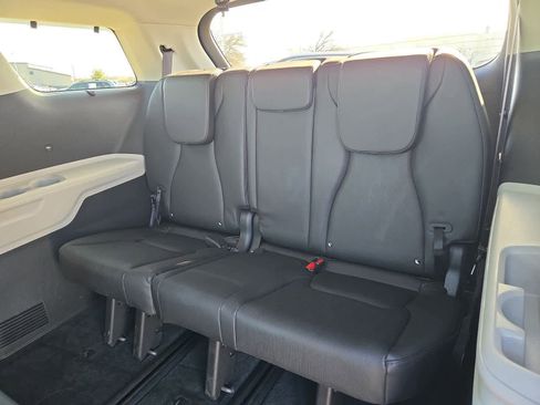 Certified 2023 Kia Carnival EX image 40